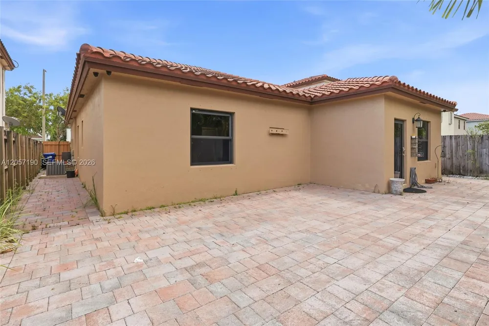 15585 SW 176th Ter Miami, FL 33187