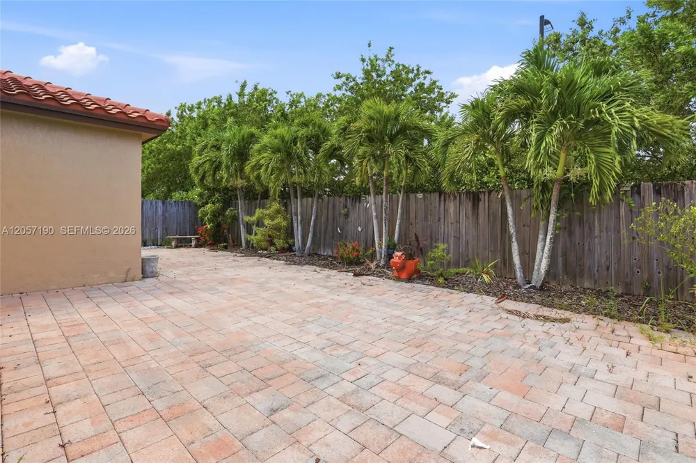 15585 SW 176th Ter Miami, FL 33187