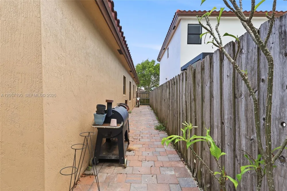 15585 SW 176th Ter Miami, FL 33187