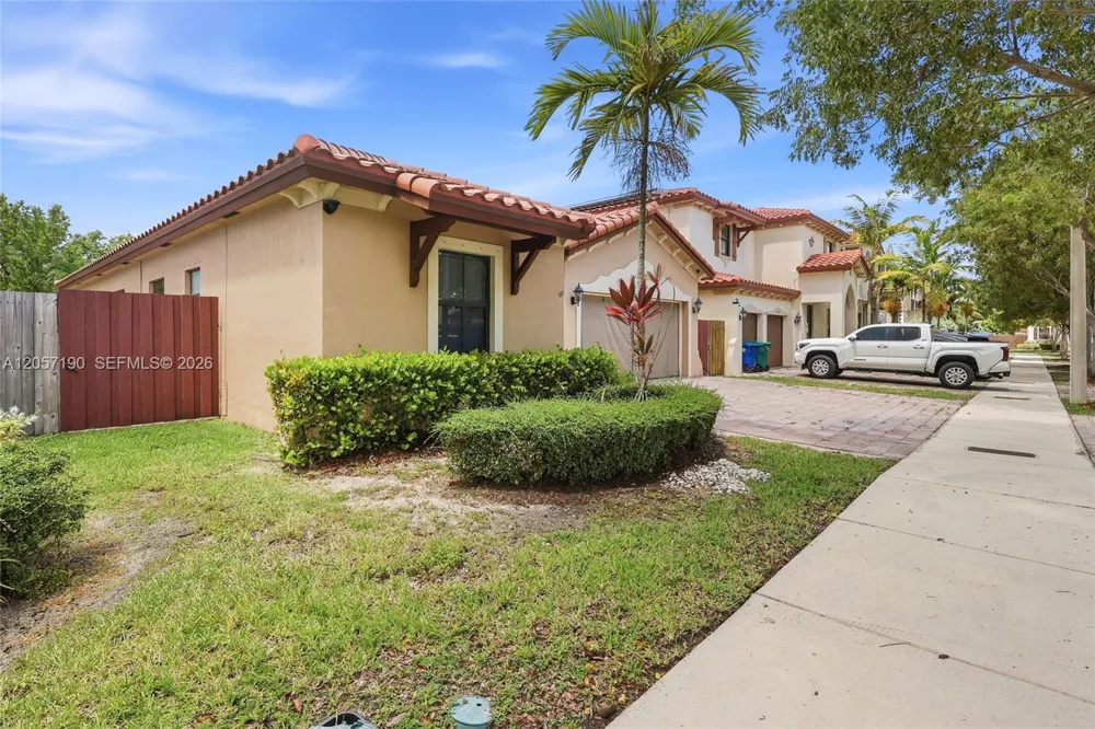 15585 SW 176th Ter Miami, FL 33187
