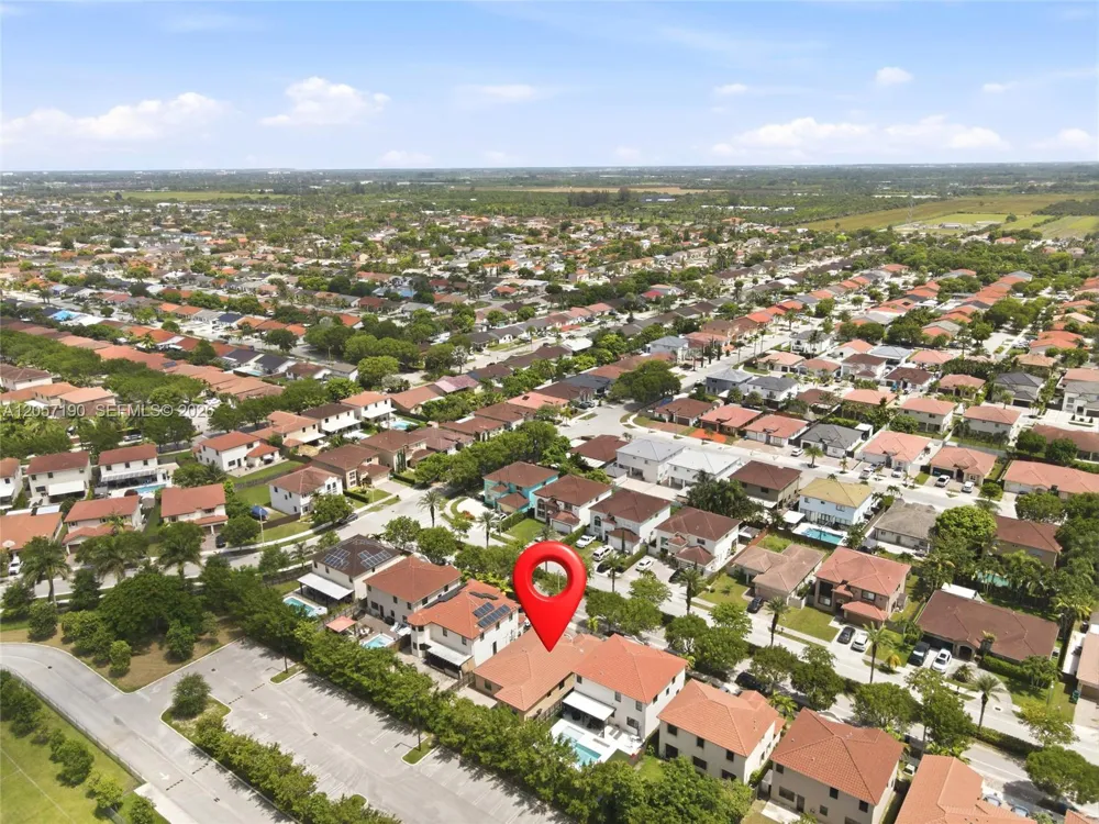 15585 SW 176th Ter Miami, FL 33187