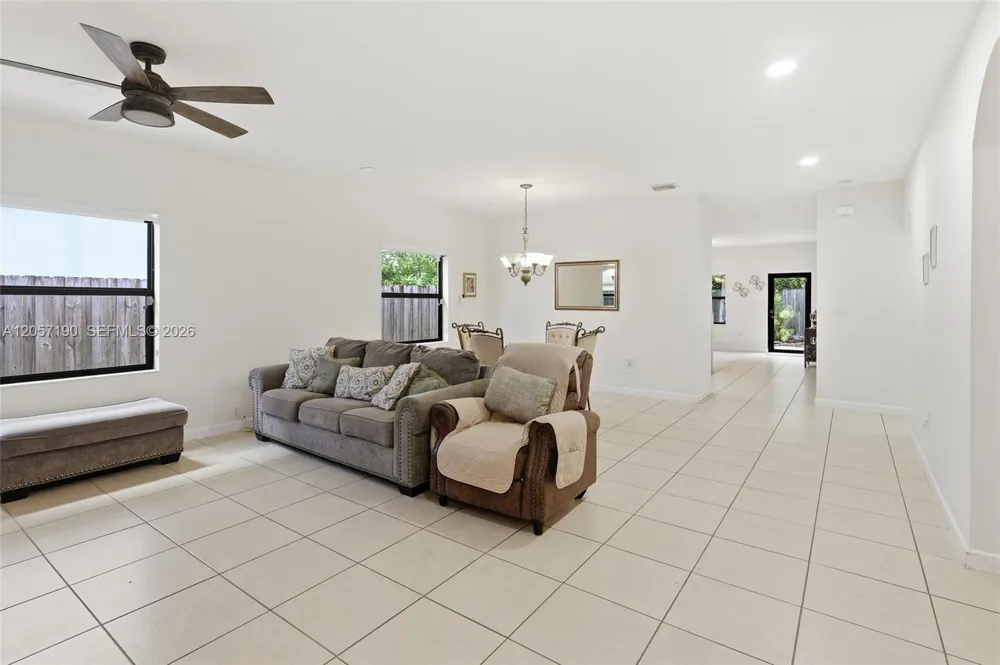 15585 SW 176th Ter Miami, FL 33187