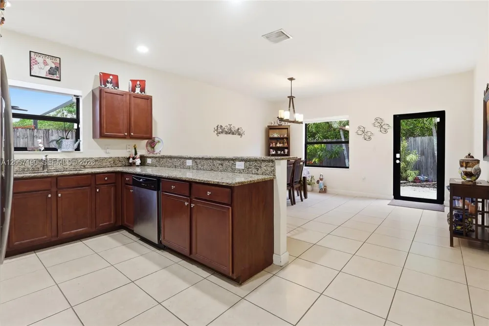 15585 SW 176th Ter Miami, FL 33187