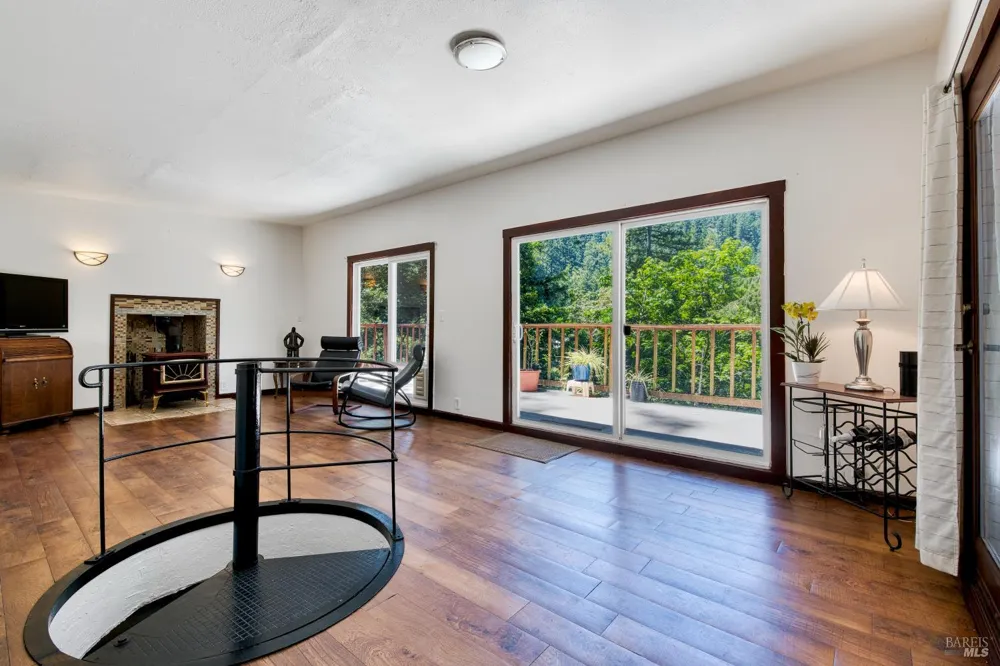 15 Mountain View Avenue Lagunitas, CA 94938