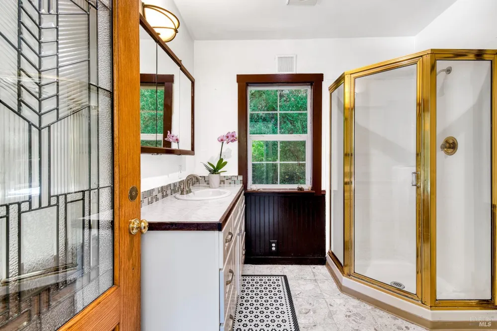 15 Mountain View Avenue Lagunitas, CA 94938