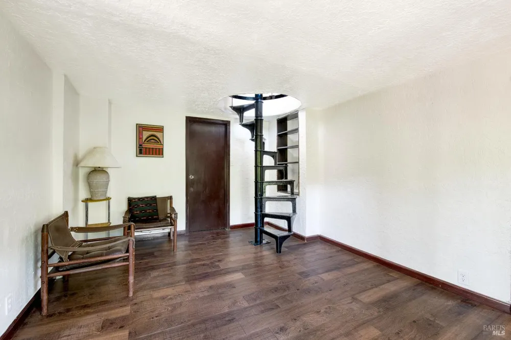 15 Mountain View Avenue Lagunitas, CA 94938