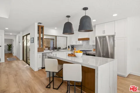 72417 Rolling Knolls Drive