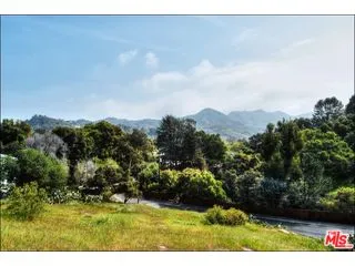 919 Fernwood