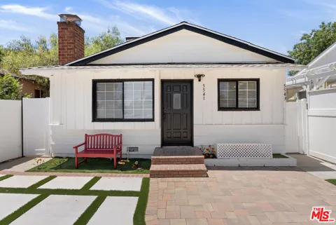 5541 Fallbrook Avenue