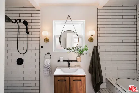 607 W 111th Place