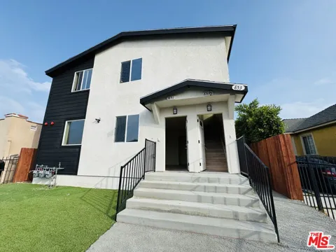 851 E 76th Place