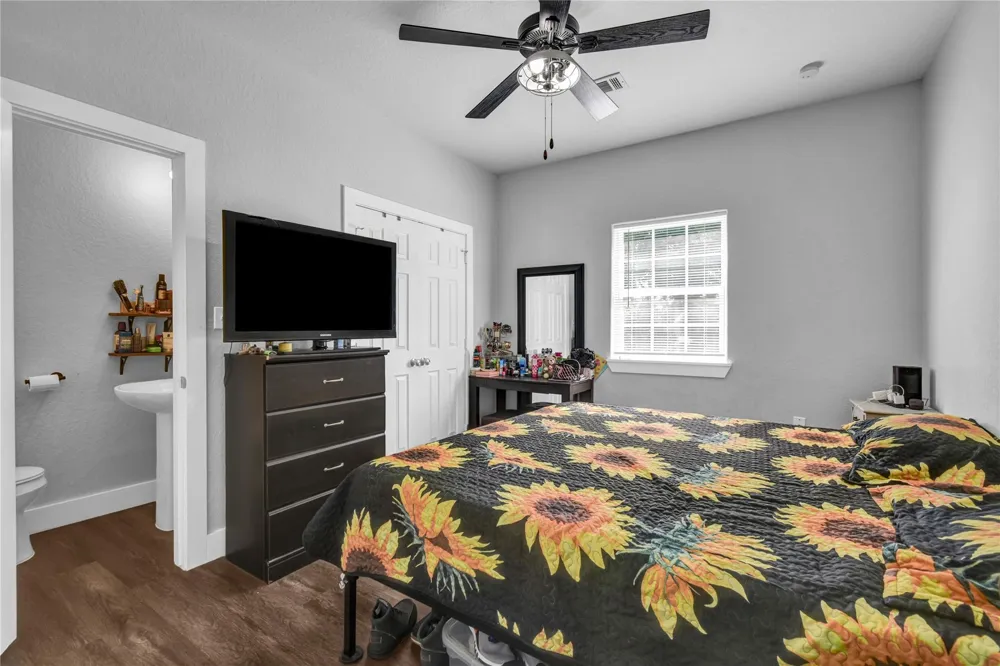 702 Ghinaudo Road Brazoria, TX 77422