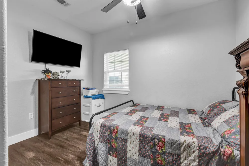 702 Ghinaudo Road Brazoria, TX 77422