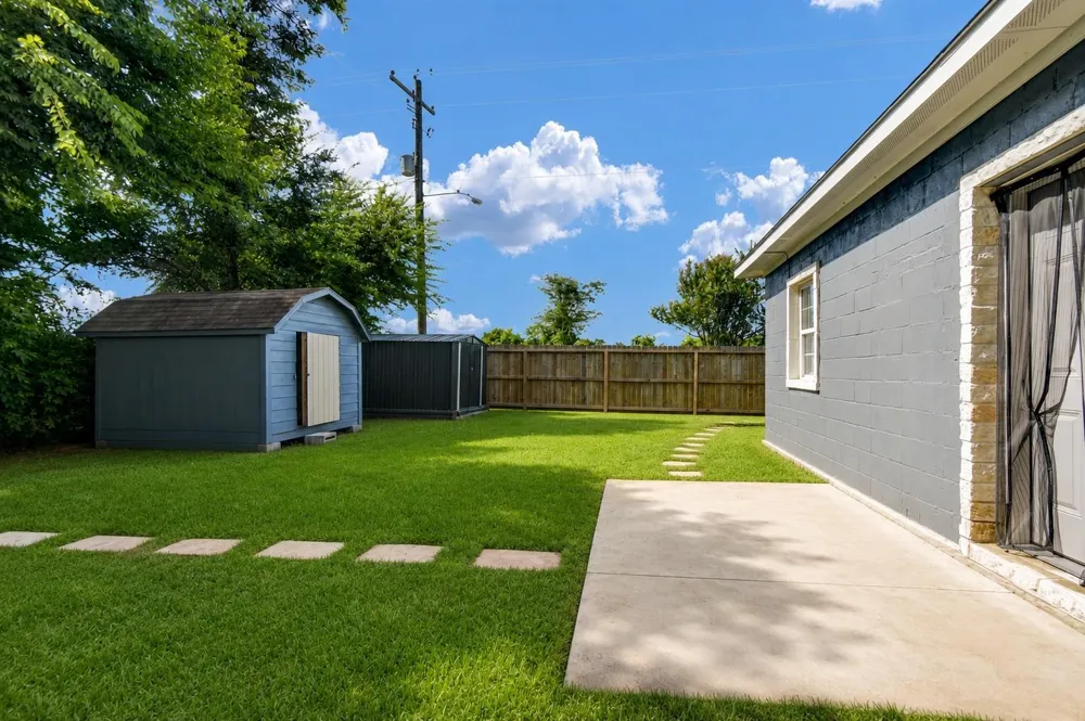 702 Ghinaudo Road Brazoria, TX 77422