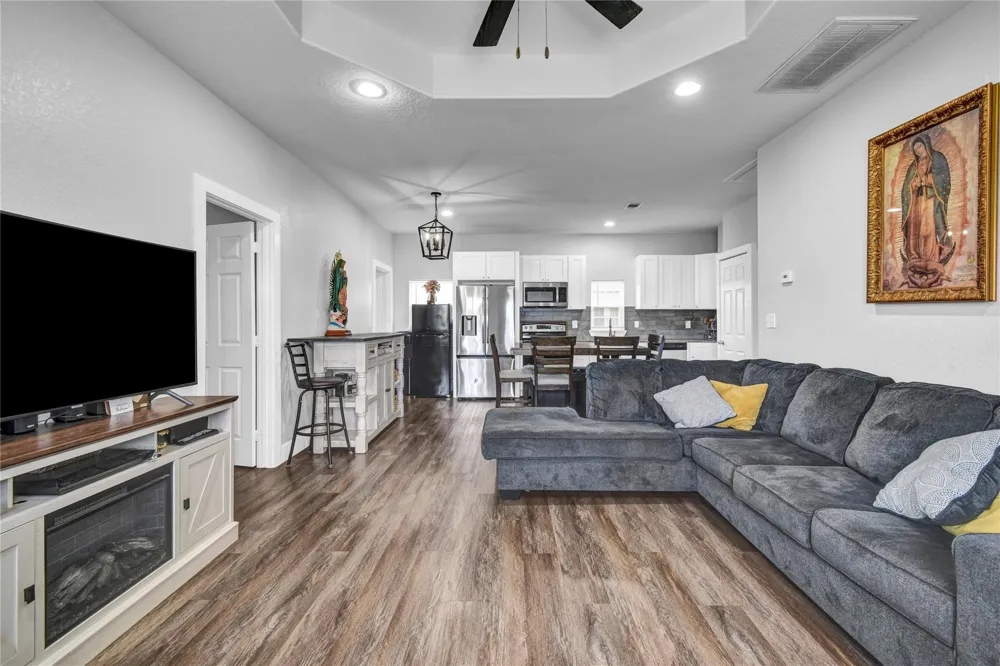 702 Ghinaudo Road Brazoria, TX 77422