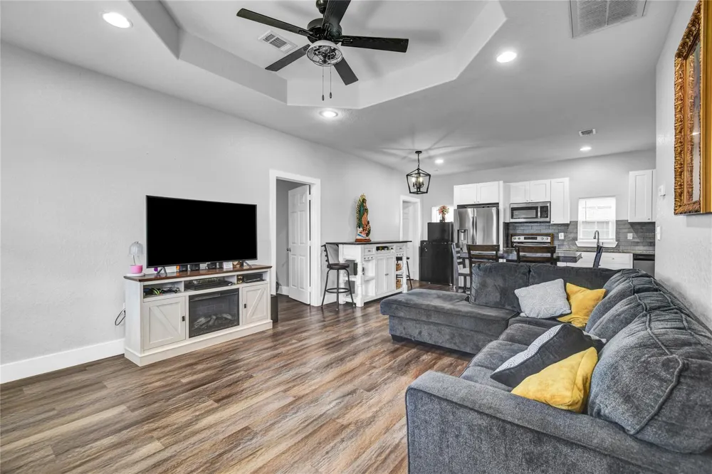 702 Ghinaudo Road Brazoria, TX 77422