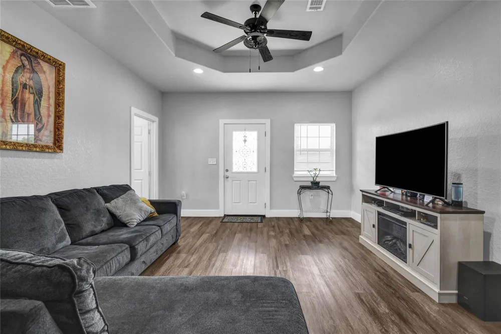 702 Ghinaudo Road Brazoria, TX 77422