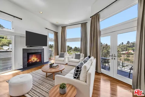 6852 Woody Trail