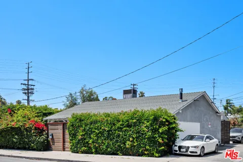 5205 Agnes Avenue
