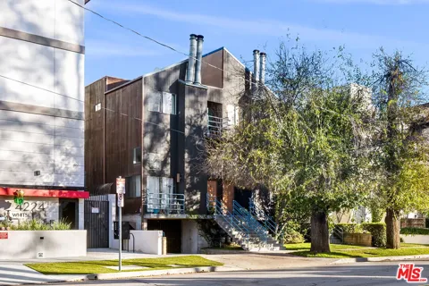 4218 Whitsett Avenue