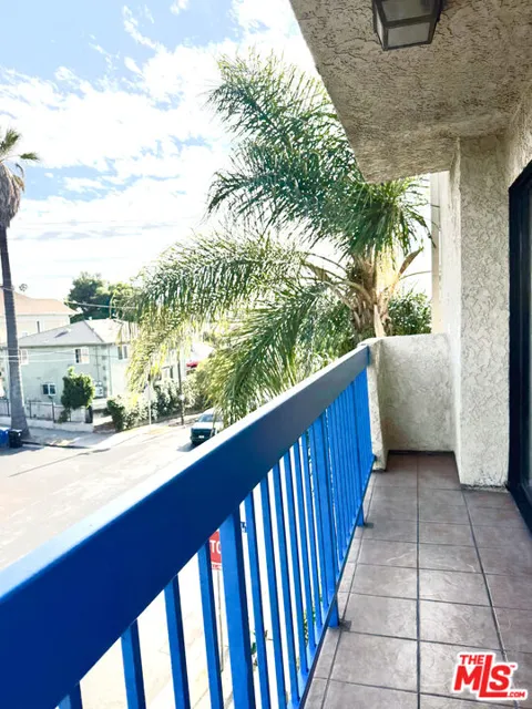 1052 S Mariposa Avenue