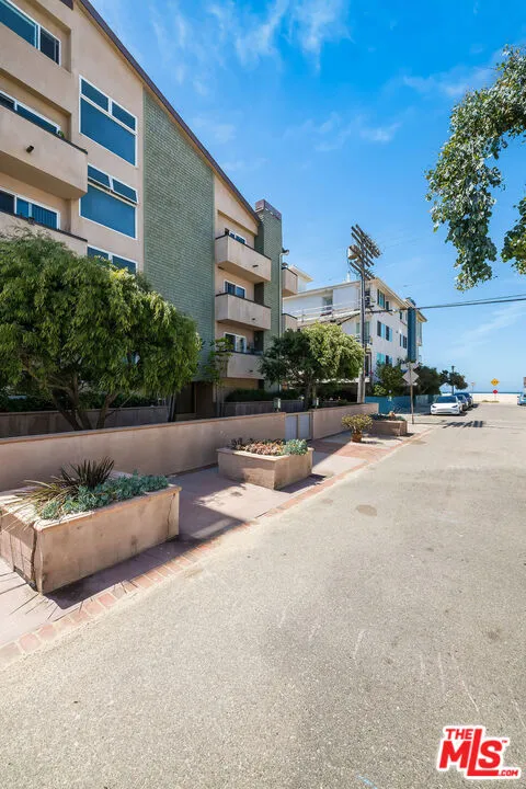 16 Quarterdeck Street