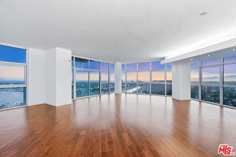 13700 Marina Pointe Drive