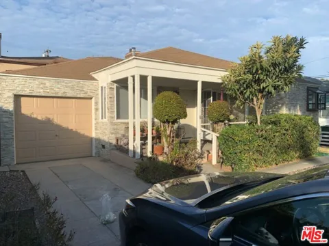 3866 Bentley Avenue