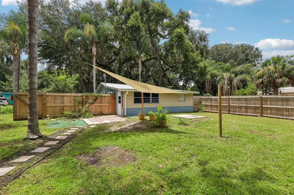 521 S 9TH STREET Crescent City, FL 32112