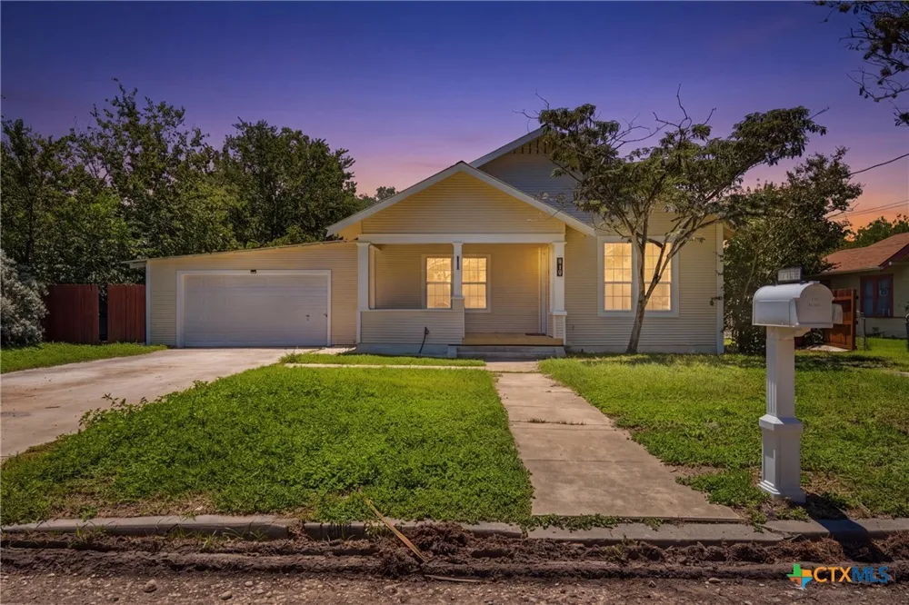 415 Elm Street Seguin, TX 78155