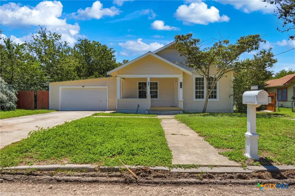 415 Elm Street Seguin, TX 78155