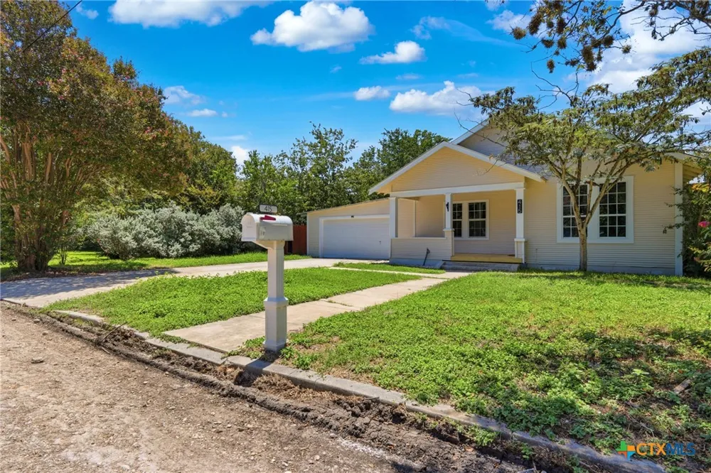 415 Elm Street Seguin, TX 78155