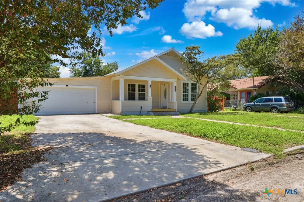 415 Elm Street Seguin, TX 78155