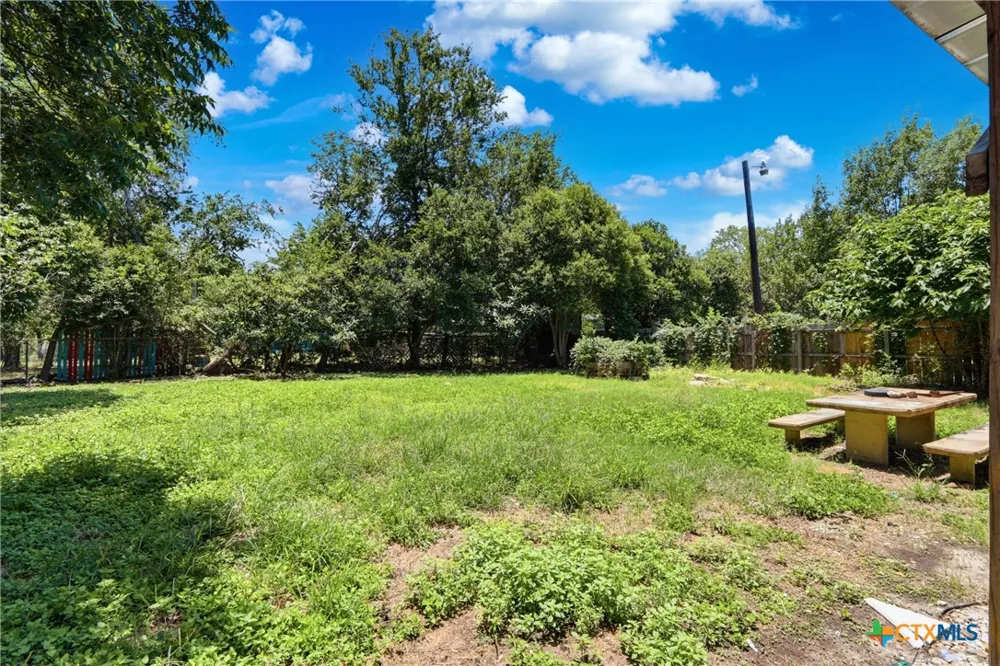 415 Elm Street Seguin, TX 78155