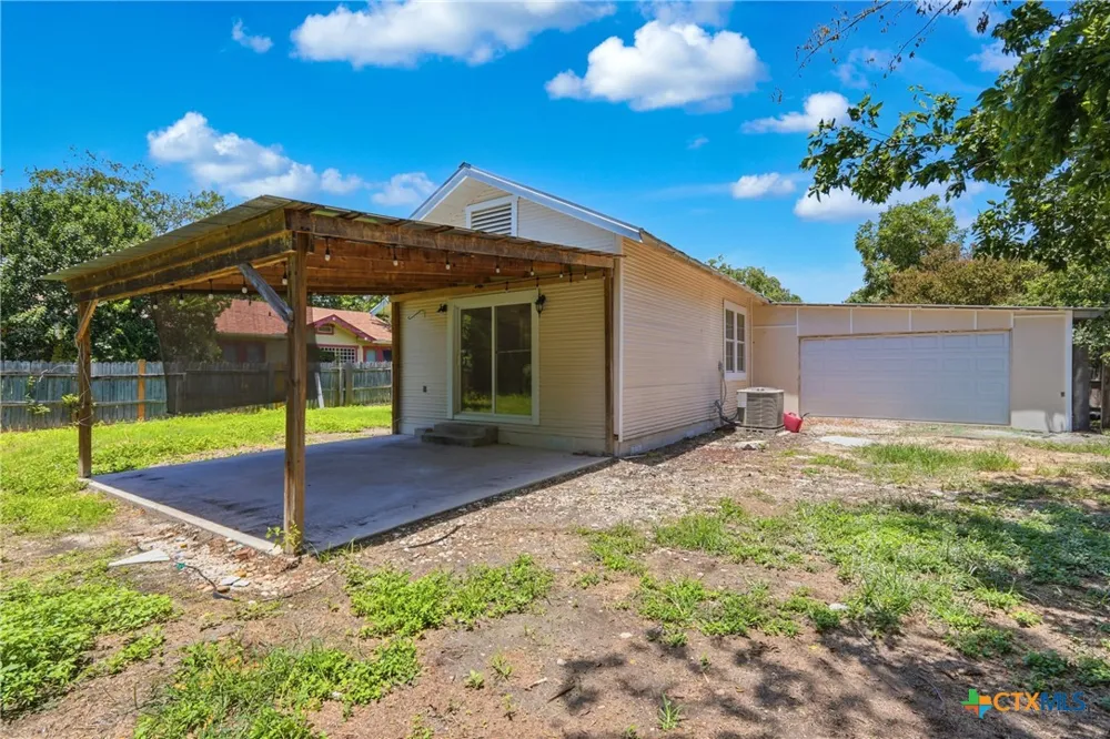 415 Elm Street Seguin, TX 78155