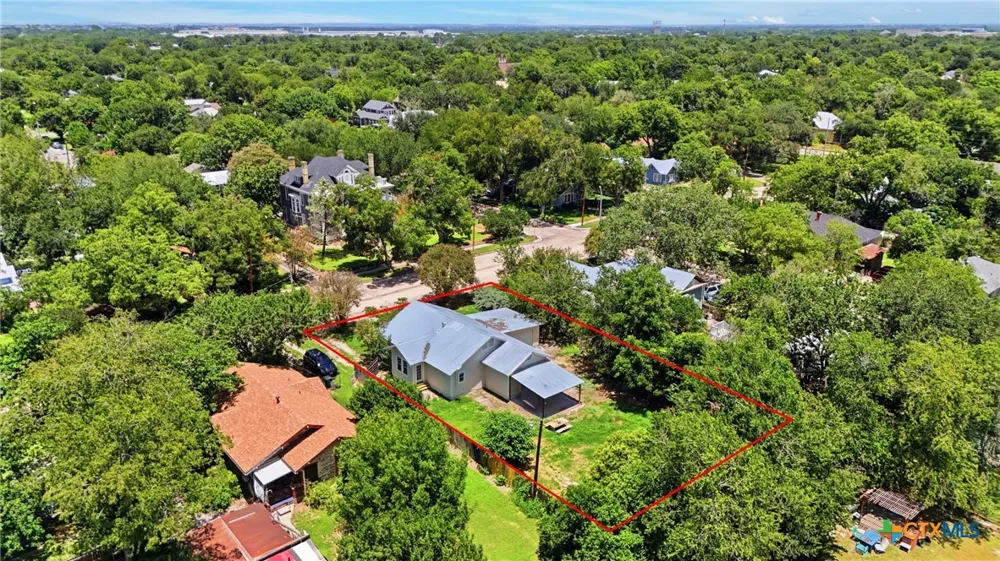 415 Elm Street Seguin, TX 78155