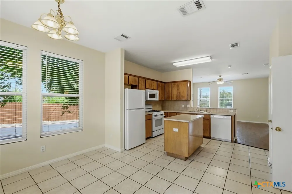 2215 Dry Creek Drive #816 Round Rock, TX 78681