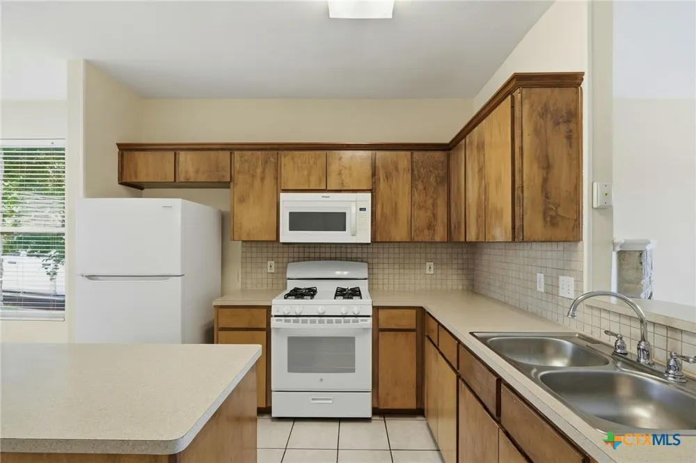 2215 Dry Creek Drive #816 Round Rock, TX 78681