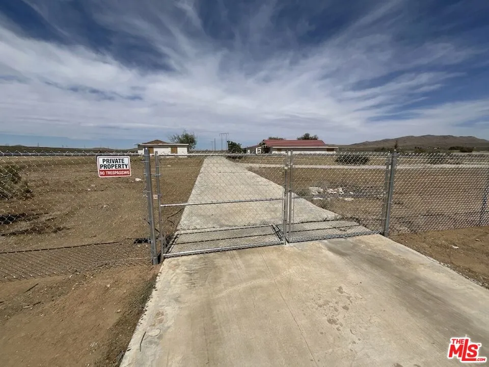 20715 Stoddard Wells Road Apple Valley, CA 92307