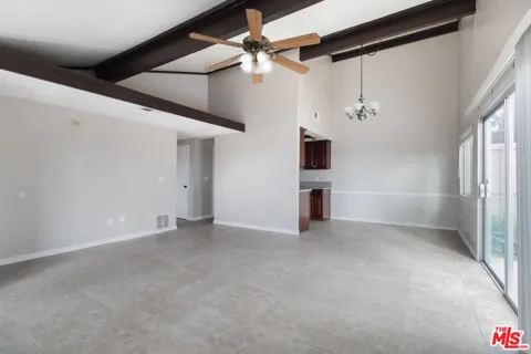 1423 W 7th Street