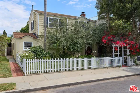 820 Crestmoore Place