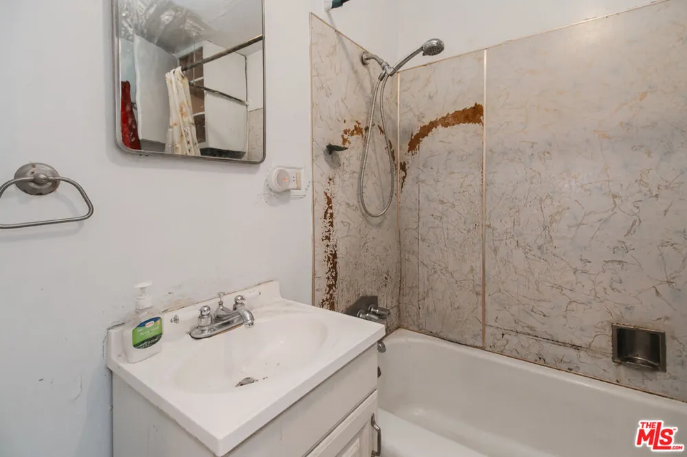 6541 Regent Street Huntington Park, CA 90255