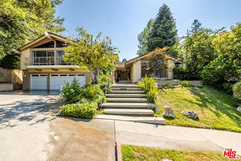 18022 Lake Encino Drive