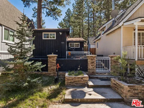 565 Lakewood Lane