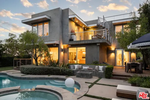 700 El Medio Avenue