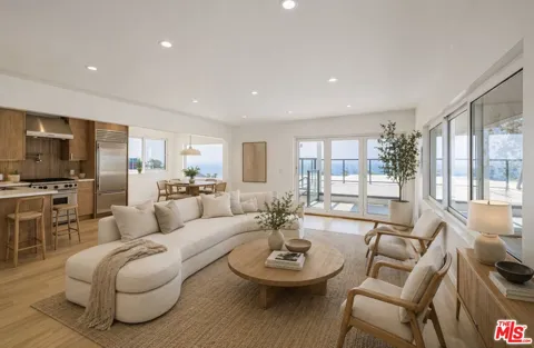 2442 S Coast Highway