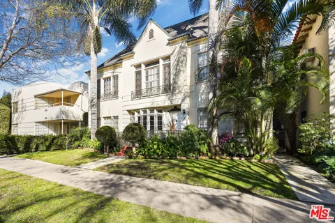 228 S REEVES DRIVE