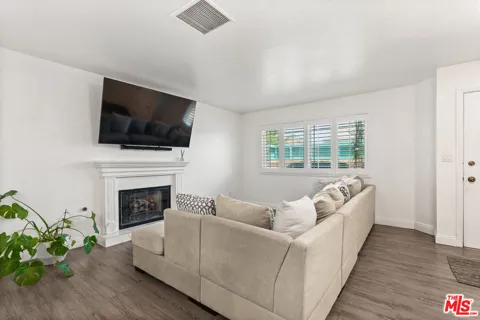 4241 Lennox Boulevard