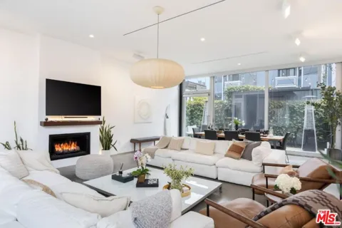 17 Venice Boulevard