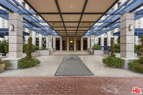 800 W 1st Street